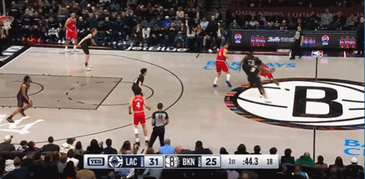 简单！哈登轻松过掉篮网五人防守！
在今天NBA常规赛快船对阵篮网的第一节比赛中，