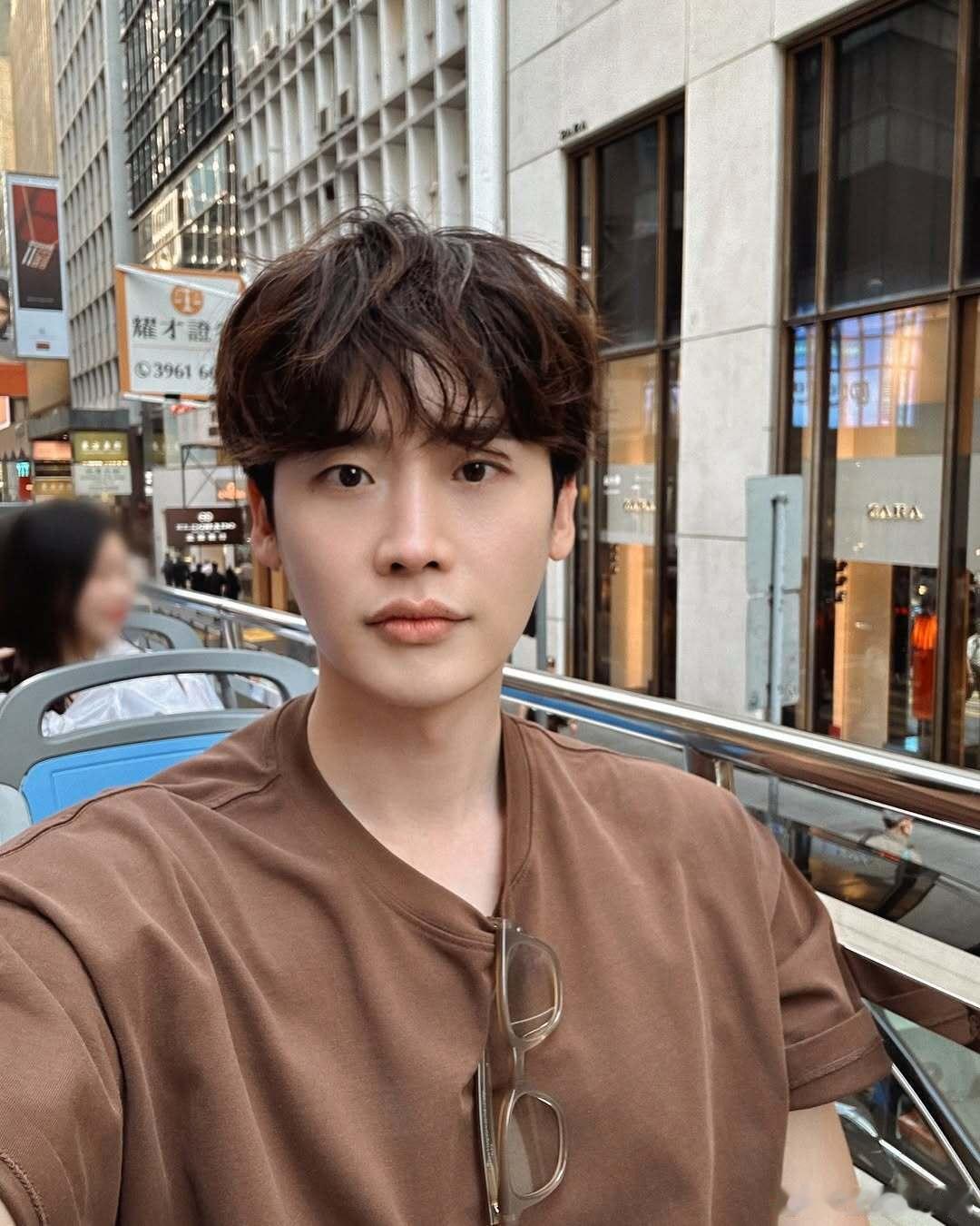 李钟硕曾表示想结婚 李钟硕曾说想在年轻漂亮时结婚，没想到他这么向往家庭生活...