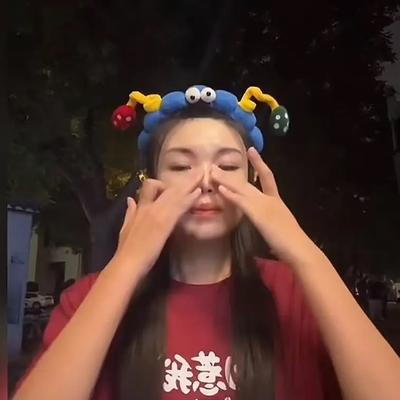 【高兴社售票员让嫂替张伯鑫拍板，暴露在高兴社的地位，你怎么看？】
近日，有网友刷