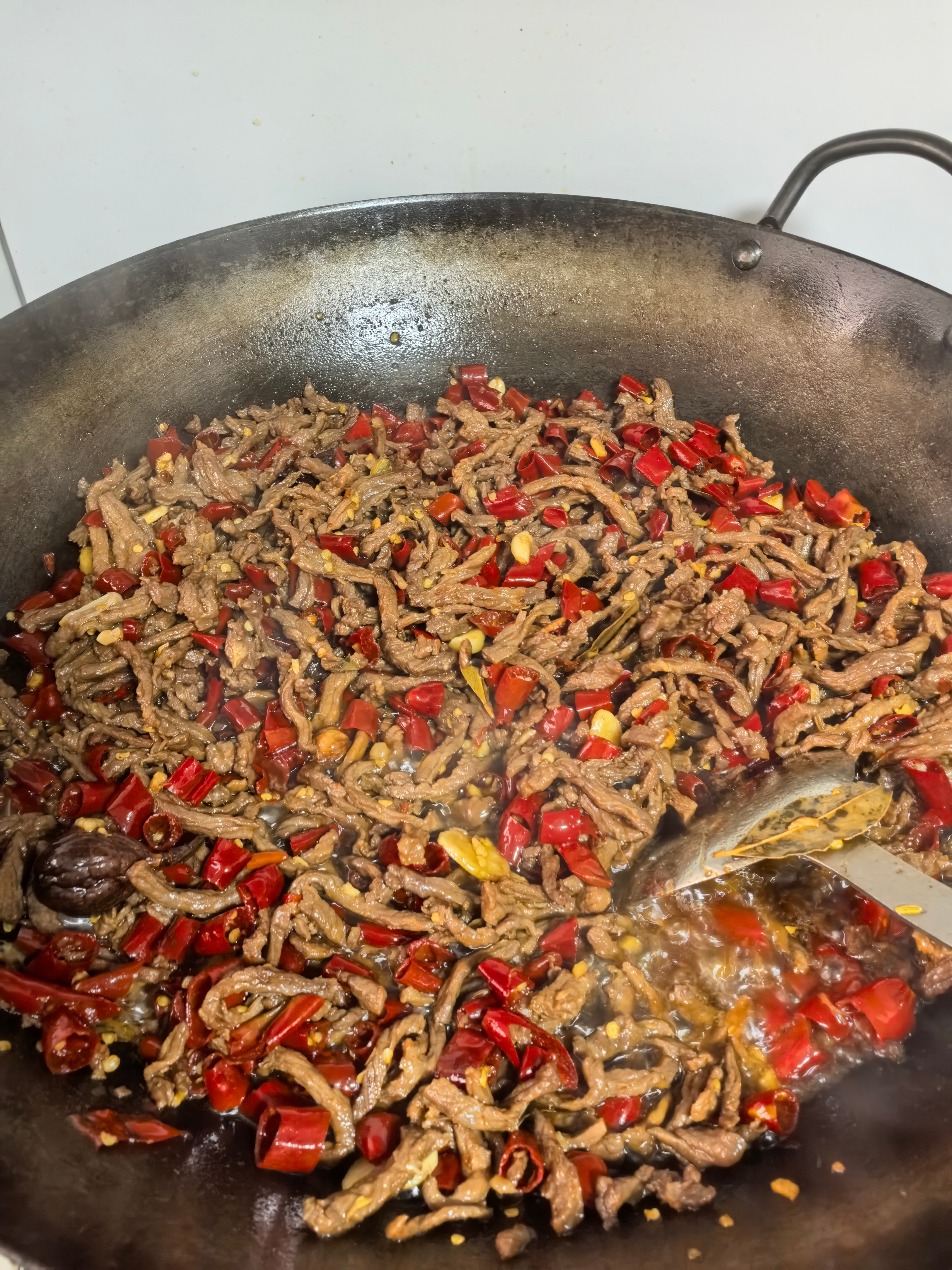 今天还是在炒菜。头晕的话，不剧烈的摆头，所有的动作都慢一点就没有什么问题。关键如