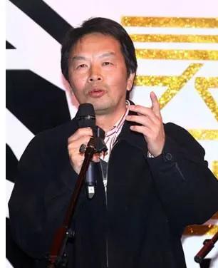 作家刘震云说过一句大实话：“一个人的孤独不是孤独，一个人找另一个人，一句话找另一