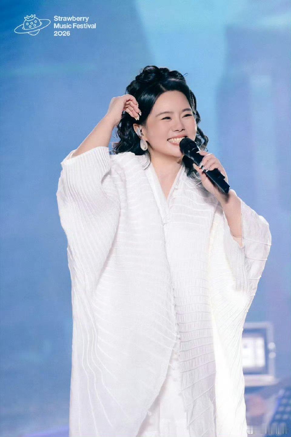 张远大张伟评AI歌曲缺少人味 AI歌曲有着极致的技巧与完美唱腔，舞台听感恢弘震撼