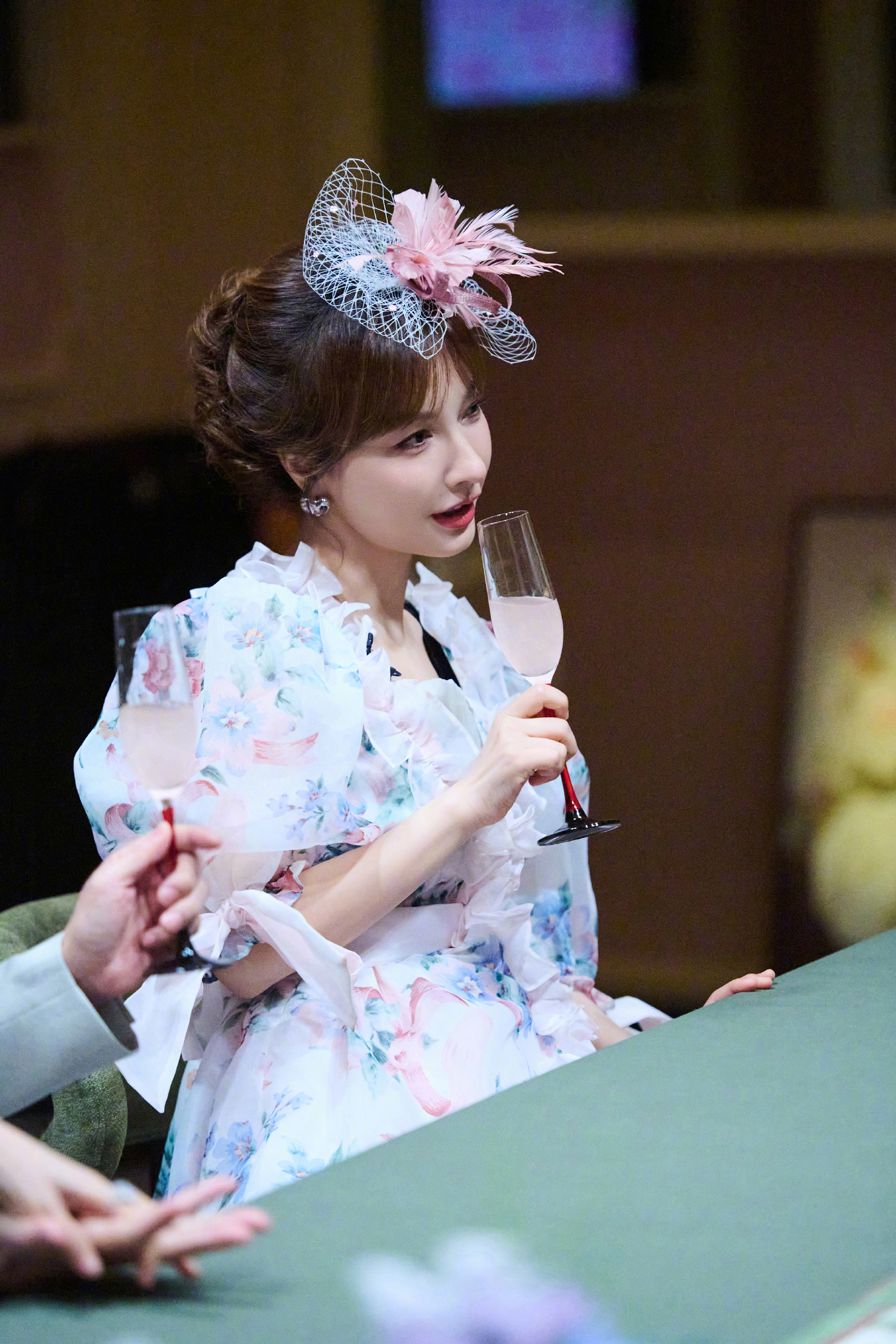 好浪漫的鸢尾花造型是走在街上我会去搭讪的女孩子建议送吴昕去拍挂历吴昕