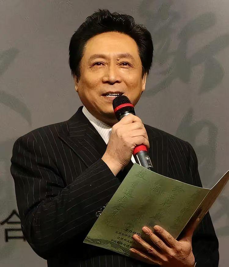 田伯平｜当代书坛实力派名家 
毕业于中国传媒大学新闻与主持专业，现任北京书法家协
