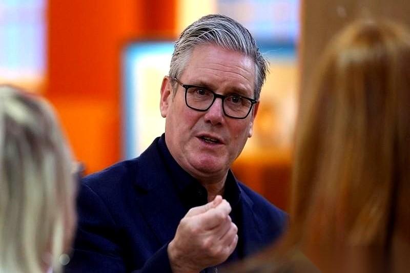 7年了。
盖个楼，走了7年流程。
换了三任首相，还没批下来。然后一脸严肃地告诉全