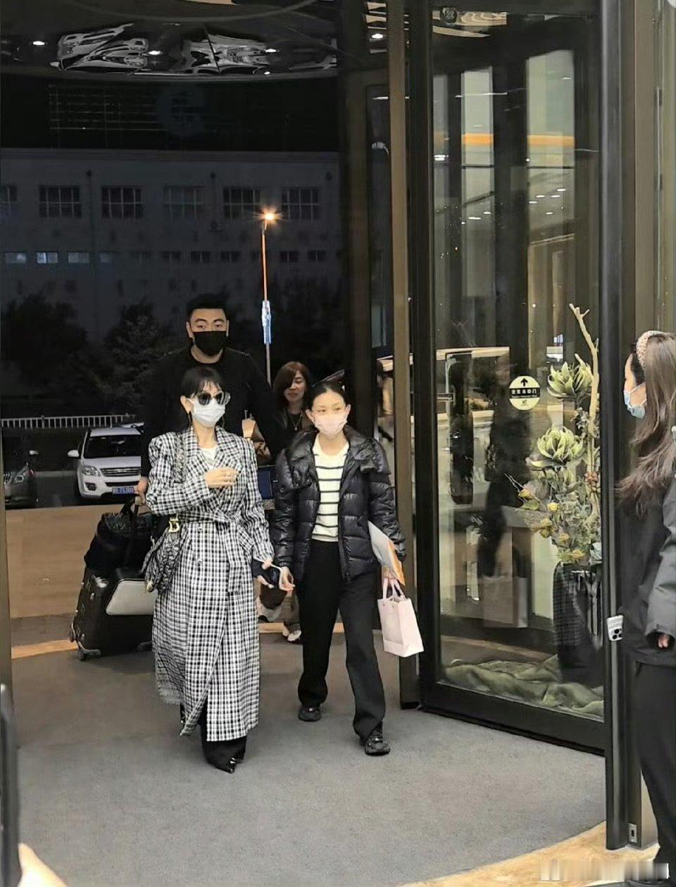 赵雅芝来浪姐总决赛了乘风直播赵雅芝来录乘风总决赛，期待她和叶童在舞台上重现“经典