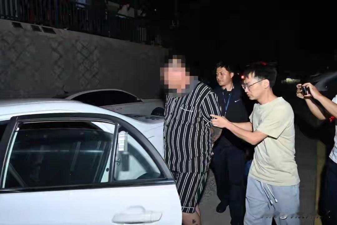 2026年5月8日，浙江淳安警方抓获13名专骗老人的诈骗团伙。他们冒充流动商贩，