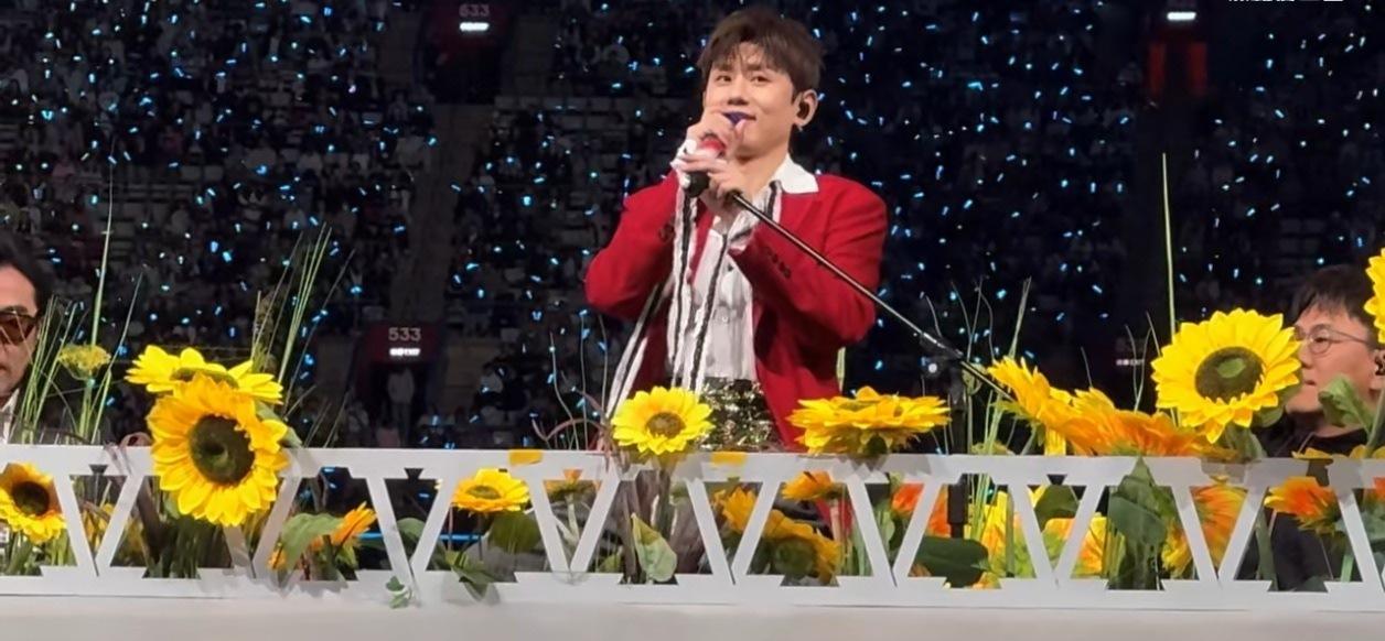 万人血书求这个环节保留！这简直是粉丝的最高礼遇！张杰别抽他了抽我张杰现场抽观众上