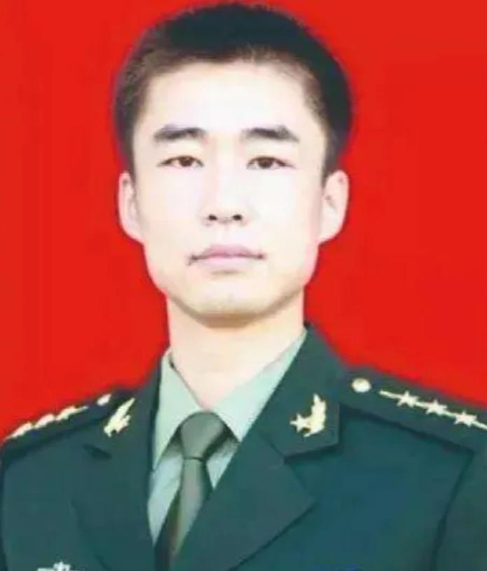 2012年，一军人请假回家探亲，但超期却迟迟没有归队，上级为此打电话进行问责，谁
