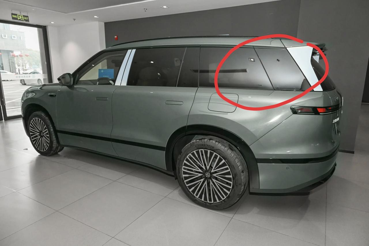 大众ID.9X，D住这块，原来不是一体的。

最早看到官方图的时候，以为D柱这块