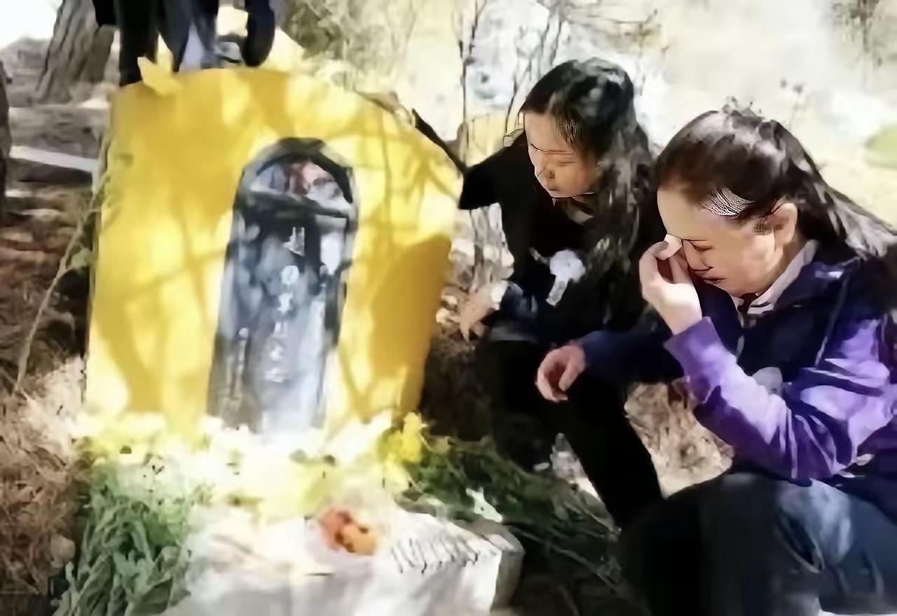 谁也没料到，曾在老山战场抱过临终战友赵维军的女护士张茹，2015年重返中越边境麻