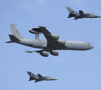 每天认识一件兵器 E-3“望楼”预警机［美］机长：46.61米翼展：44.42米