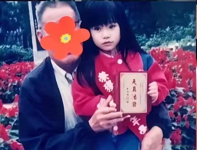 汪小菲新婚妻子被质疑医美脸，马筱梅晒童年照力证自己“天然脸”，原来是从小美到大的