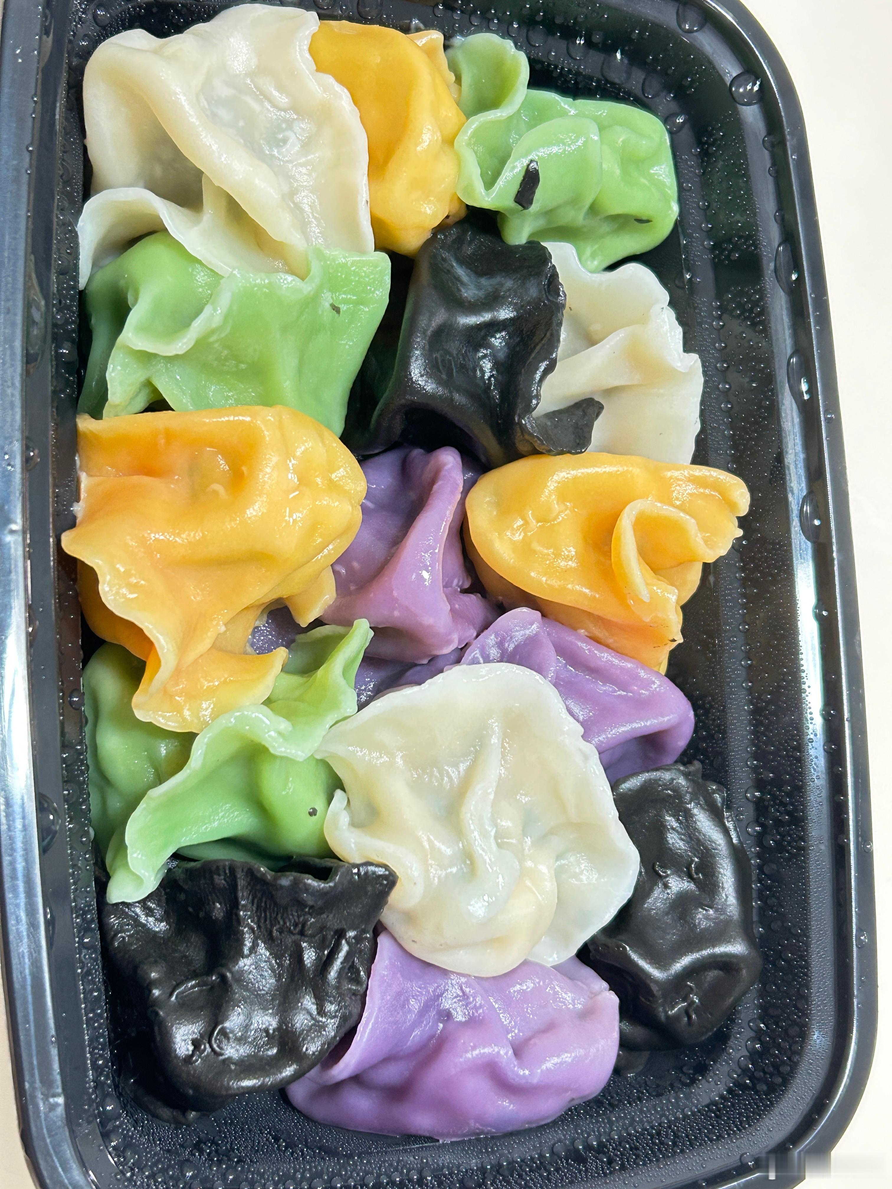 今天是七夕，按照传统过节都吃饺子吧晚饭吃了饺子和零食，美美地看了一部短剧《那年冬