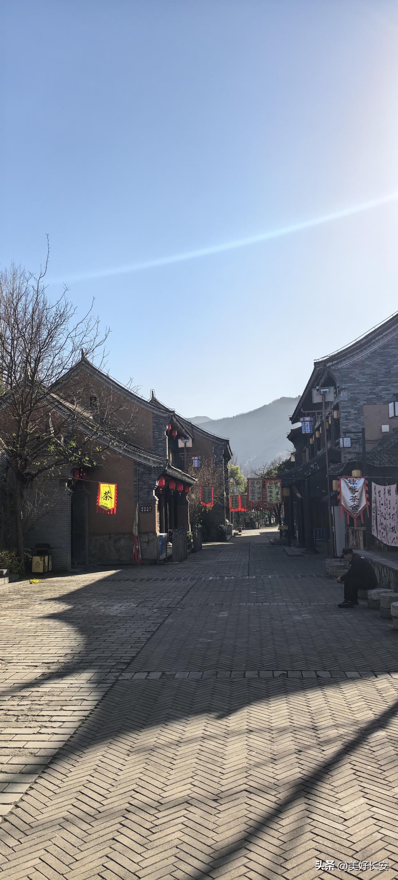 刘高兴是一个被贾平凹改变了的人，从一位普普通通的农民，转身成为小说家，书法家，甚