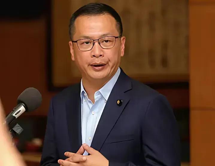 国民党主席参选人罗志强最近放话，说要是当选了，就要“勒令”大陆军事力量不准越过海