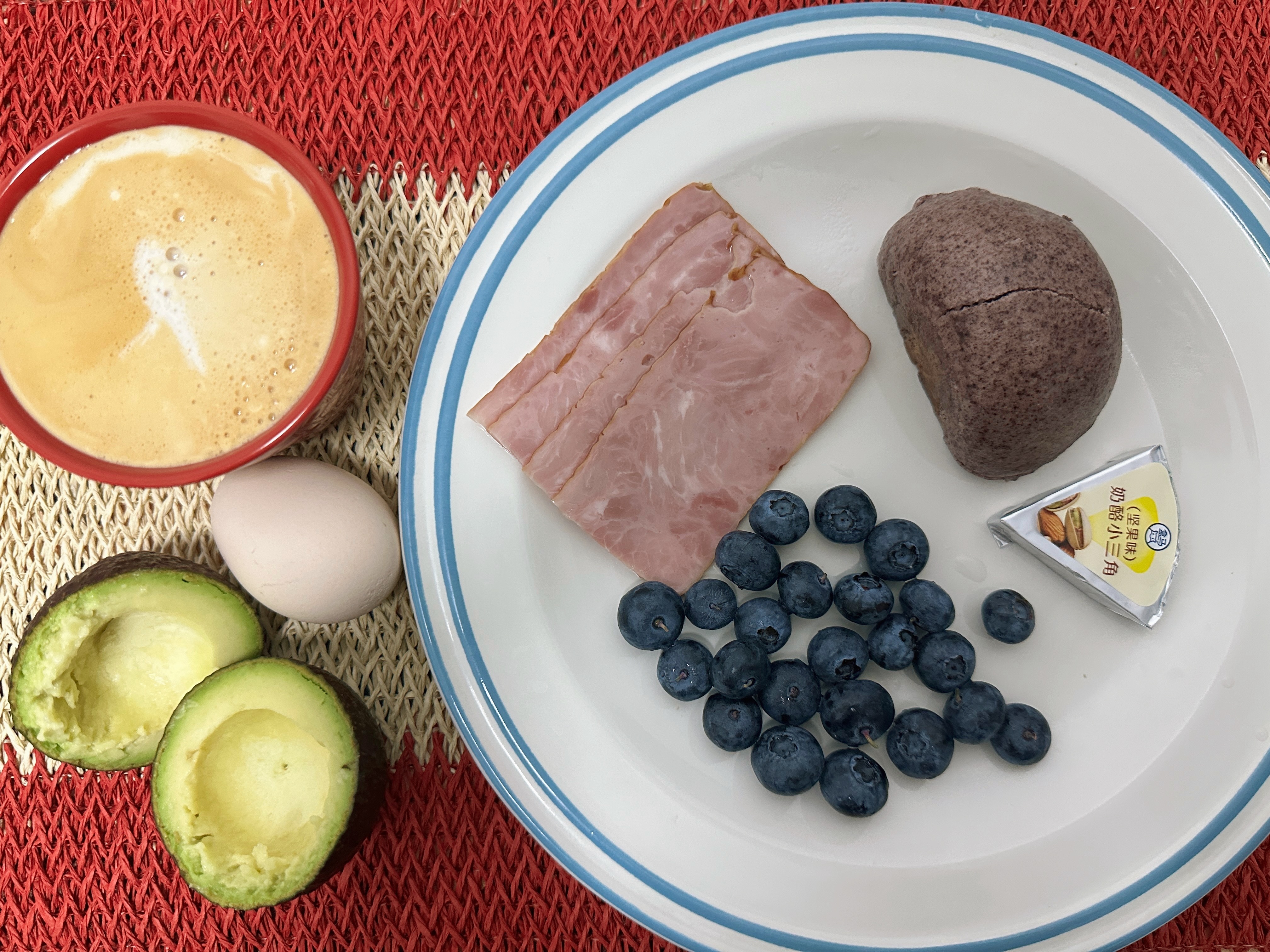 控制饮食之后，我连早餐都会感觉撑前八张照片是这23天吃的早餐，每天基本上这个量，