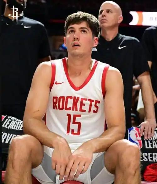 谢泼德进攻感觉来了，防守还是黑洞

火箭输给马刺，谢泼德替补上场26分钟，投篮和