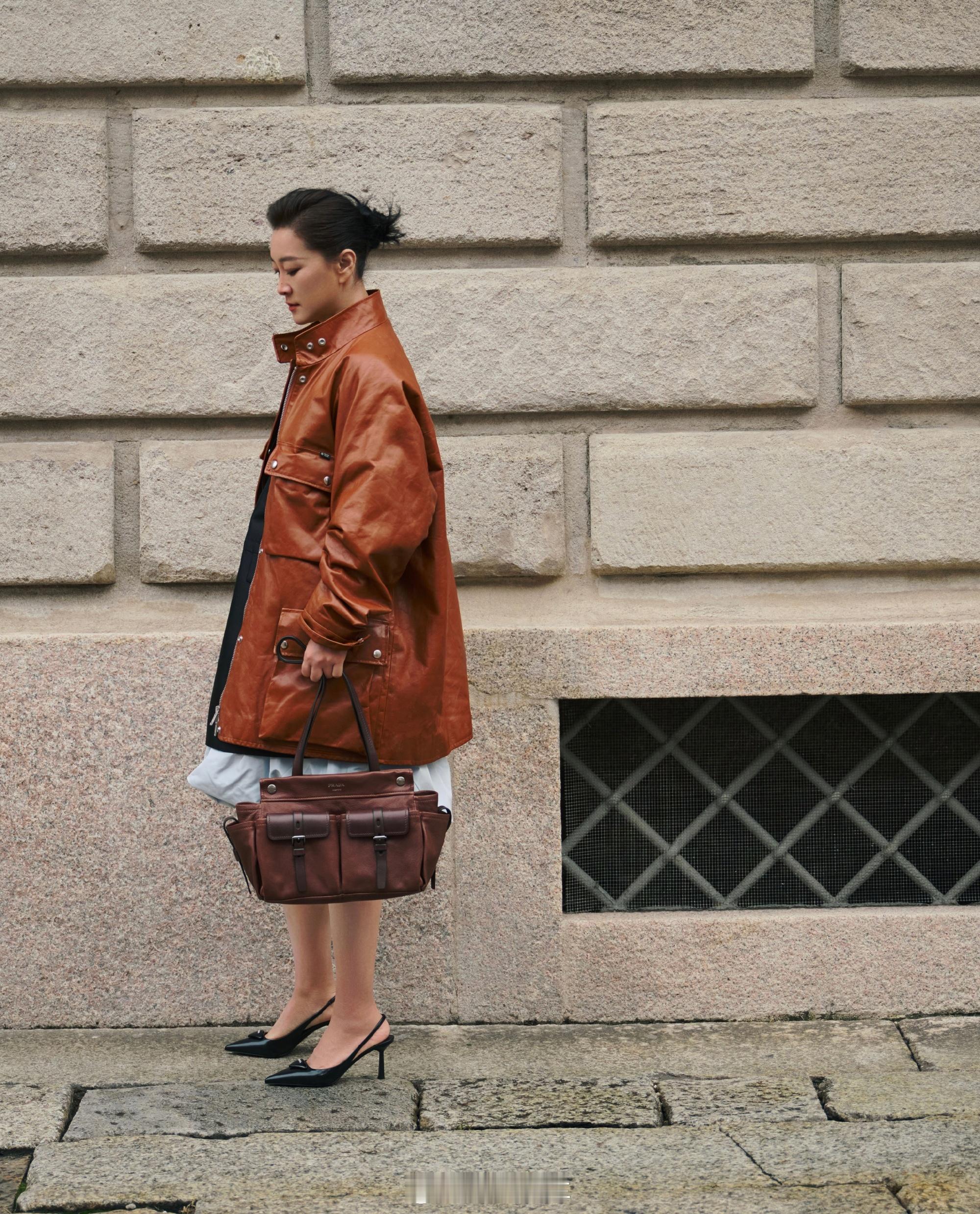 贾玲G社生图难道只有我一个人觉得贾玲还是原来胖胖的好看？现在的样子有点显老