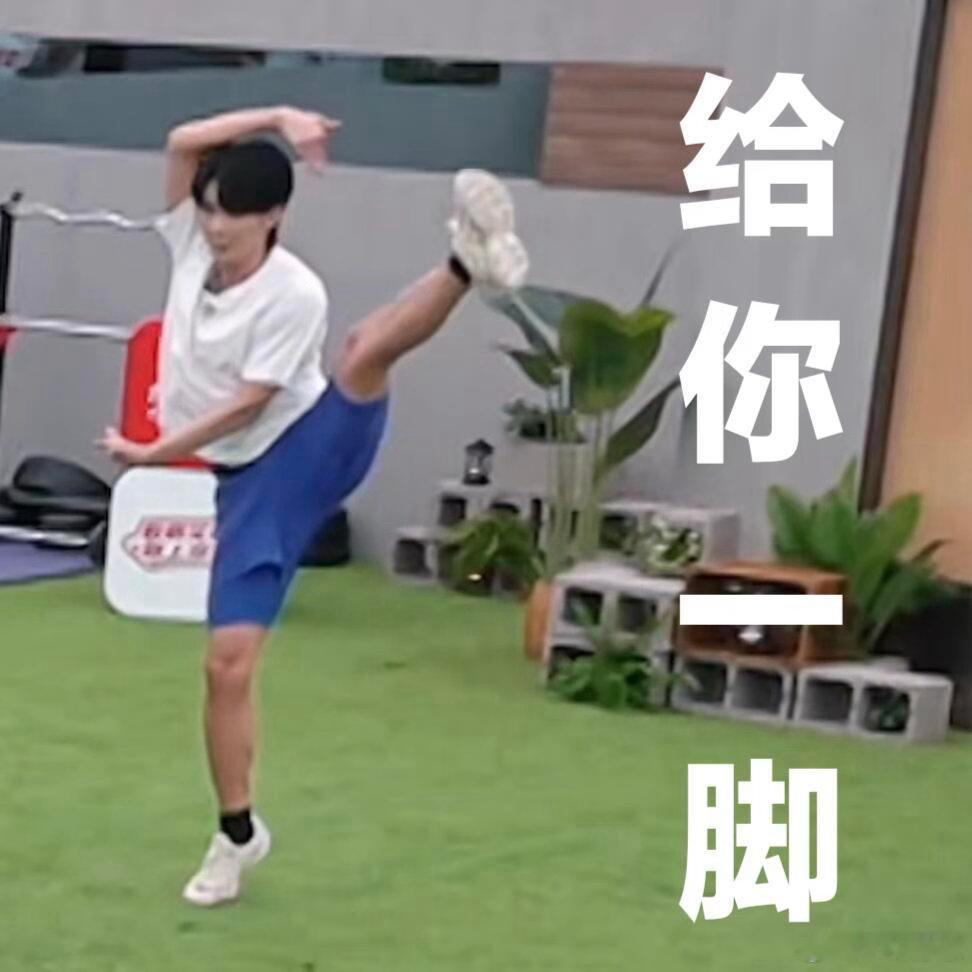 王赫野上完武术课当场交作业王赫野复刻曹骏武术招式披哥后台上完武术课转头就在舞台上
