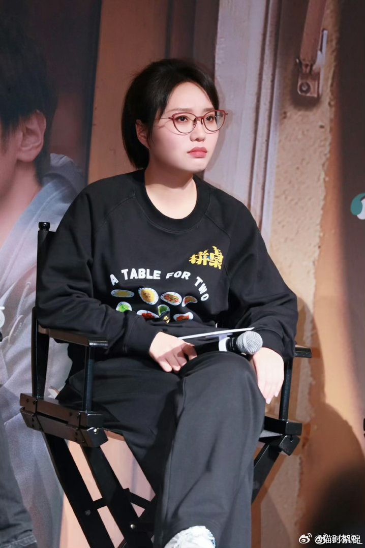 李雪琴说演过戏才知道还差很多李雪琴说减肥后更重视吃了电影《拼桌》里，李雪琴把三三