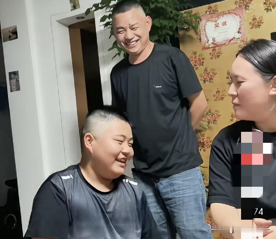 看小叔子和嫂子的视频，小叔子长大了，上初中对嫂子的感情也发生变化了，婆婆还总是调