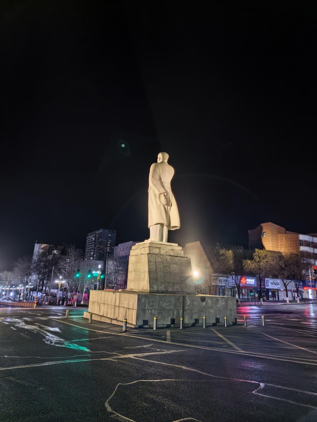 不奋斗在最深沉的夤夜，怎可能看得见最黎明的曙光？