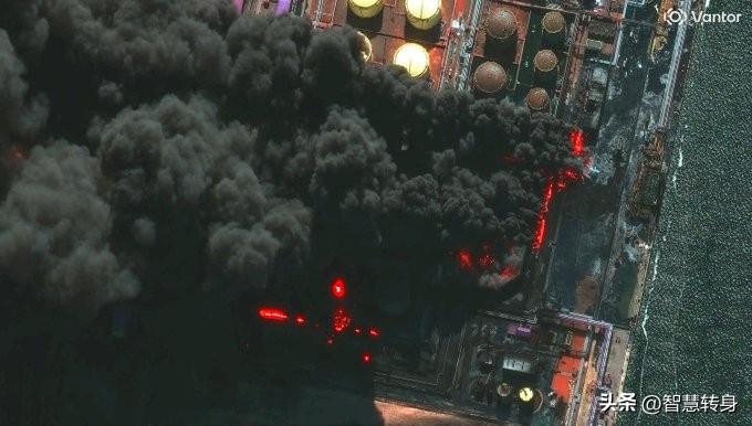 俄罗斯主要港口普里莫尔斯克港再次遭袭着火，石油出口被迫暂停
洲哥讲时事 当地时间