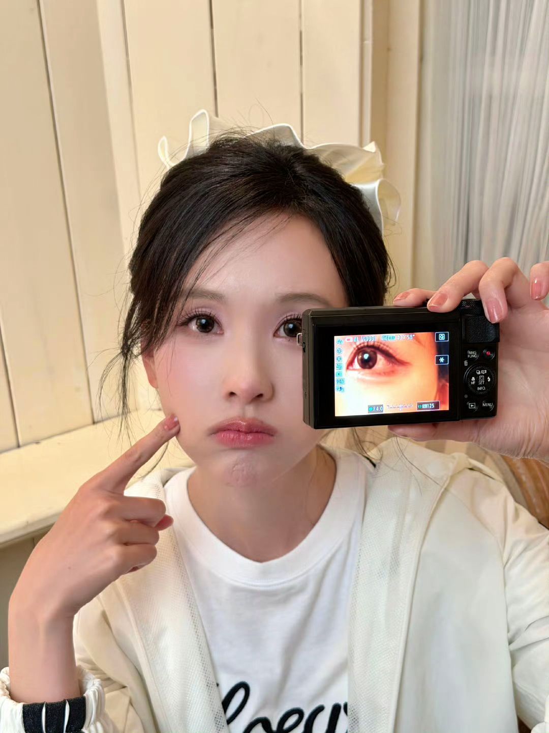 陈都灵lovememore手势舞好萌  我女神已经追上网络潮流了 都给我看着吧 
