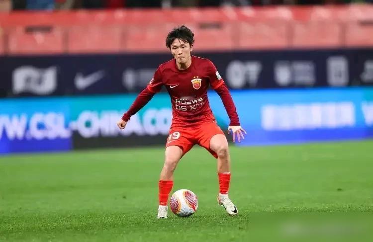 为什么越来越多的年轻球员受到伊万的认可和征召？答案其实非常明了。一方面，伊万的教