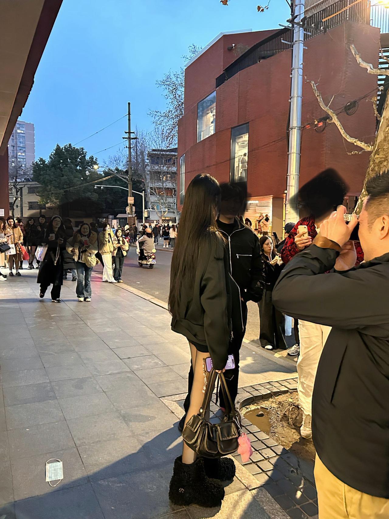 在徐汇区安福路遇到的小姐姐！身材气质都超级在线！