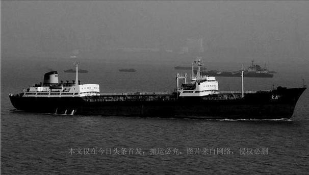 当地时间12月21日，“贝拉1号”油轮在前往委内瑞拉装载原油途中，遭美国海岸警卫