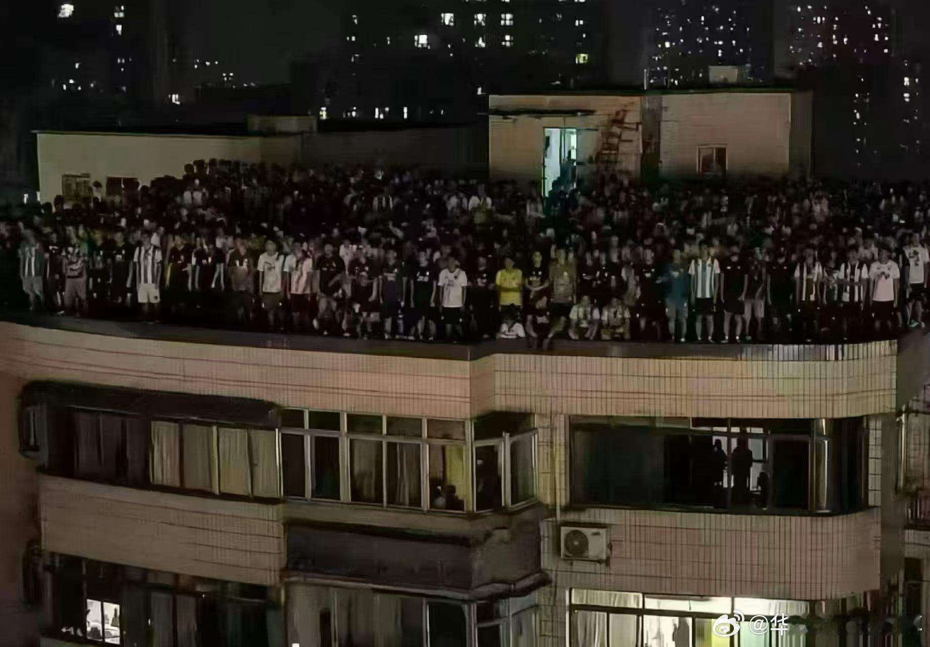 世界杯 天台挤不下了 是这样吗？
