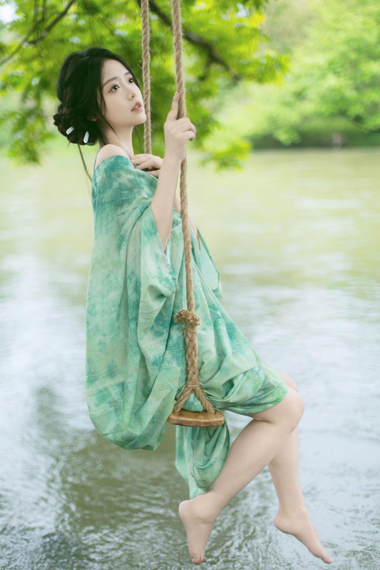 轻松休闲穿搭 美女写真 湖边风景 摄影写真