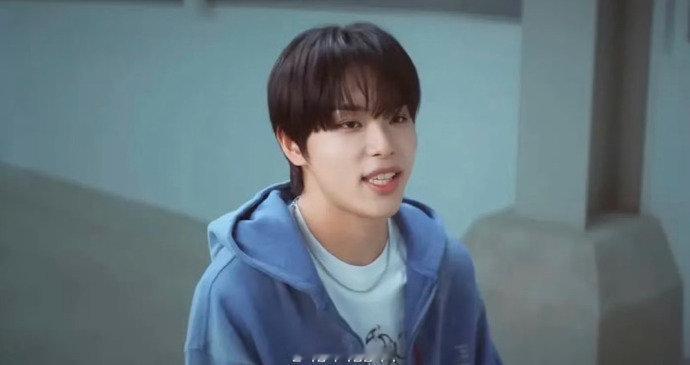 JYP新男团实力一定很强吧[笑cry]长得五花八门的。。。 