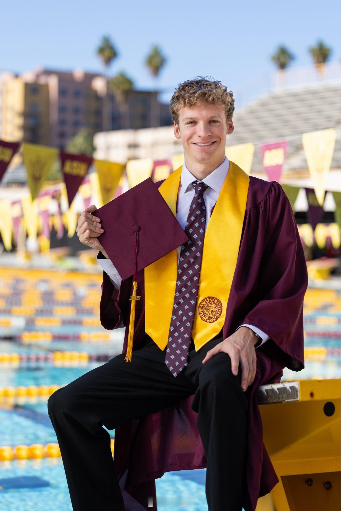 法国弟正式大学毕业👨🎓 