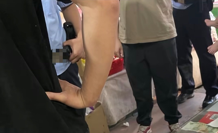 【后续贵港一乡镇杂货铺被女子偷走一部手机】5月5日，据当事人消息：广西贵港某杂货