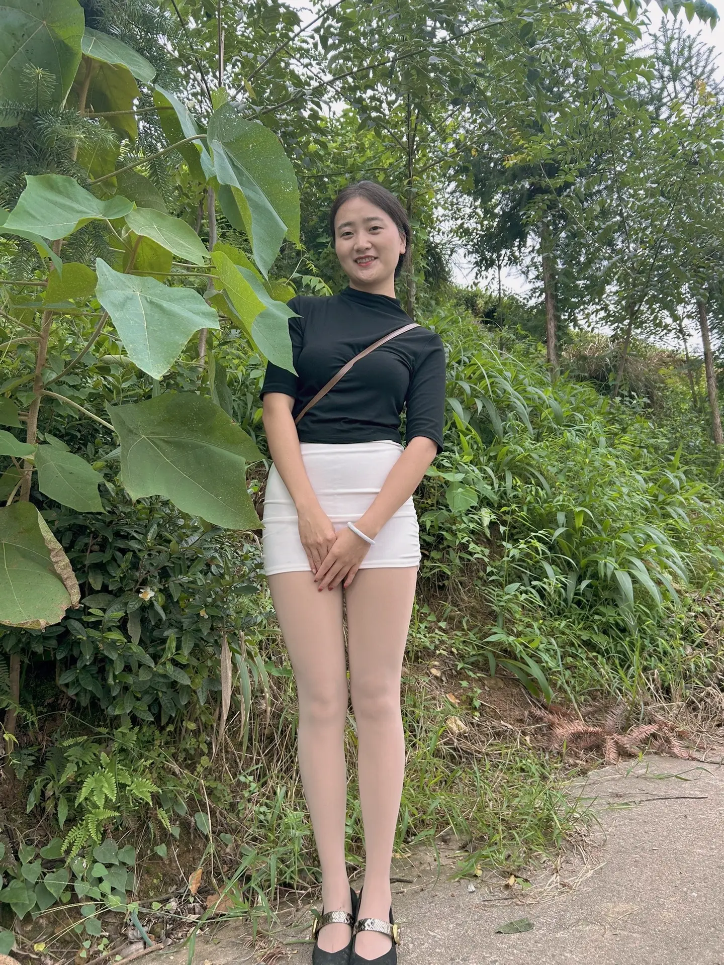 没有避风港 就只当悬崖上的野生花