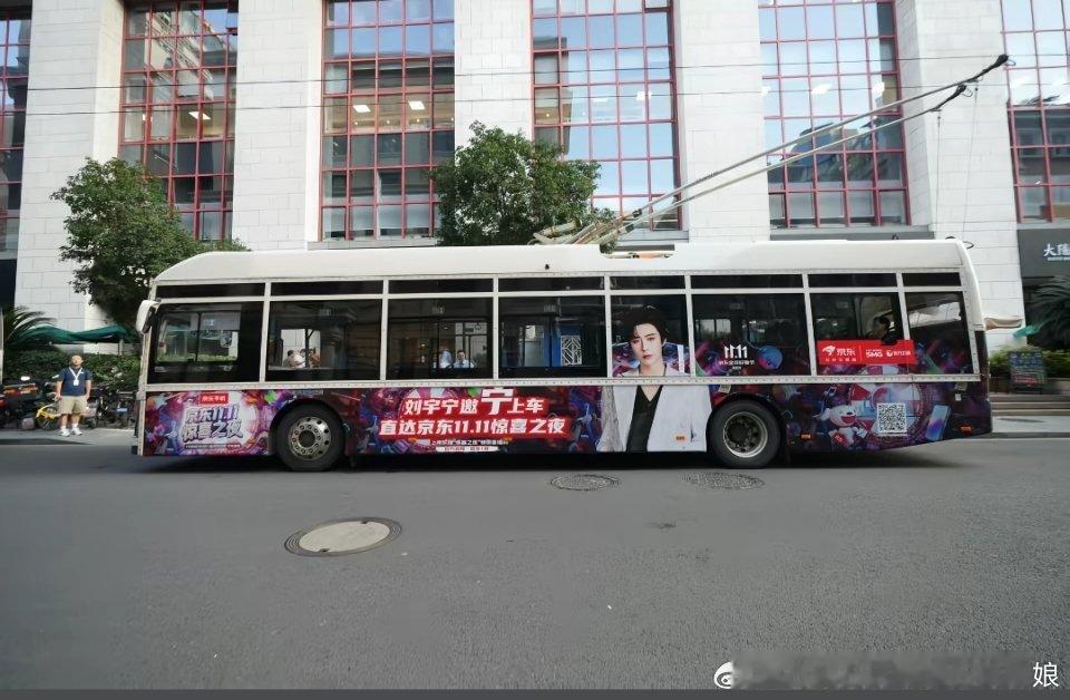 摩登兄弟[超话] 我们的城市什么时候可以有这样的痛车[柯基]​​​