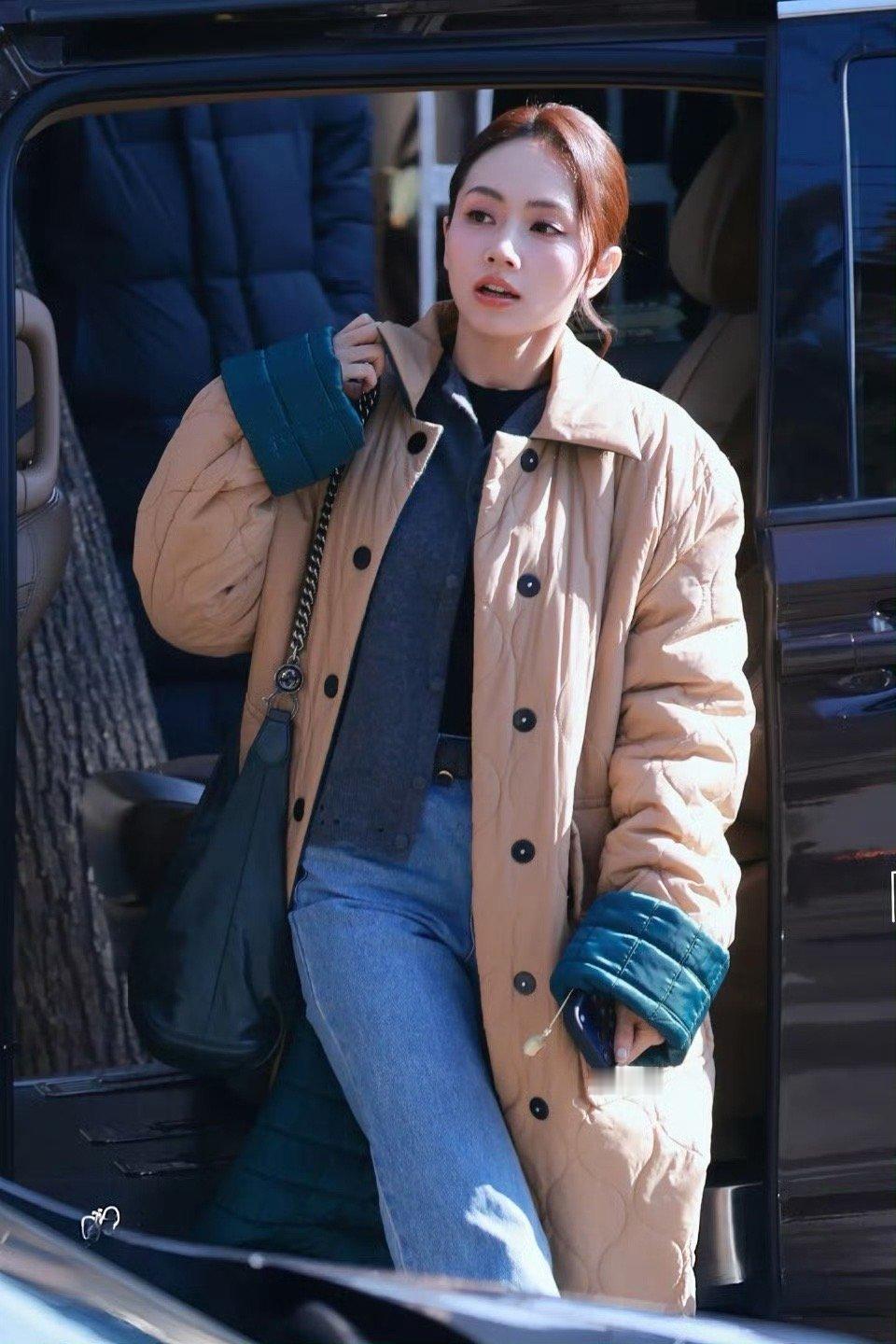 刘惜君连续两年登春晚 春晚的熟悉声音里，有刘惜君温柔的陪伴。今年她用粤语送上“春