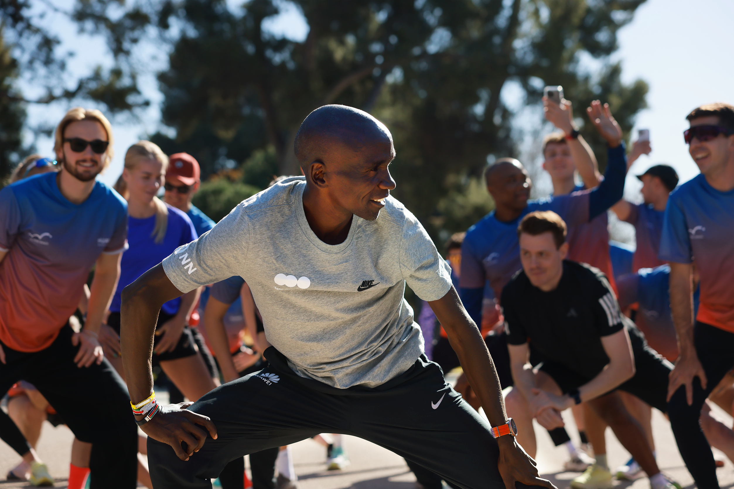 华为快闪店在马德里举办来了好多跑者其中看到了 埃鲁德·基普乔格 肯尼亚传奇马拉松