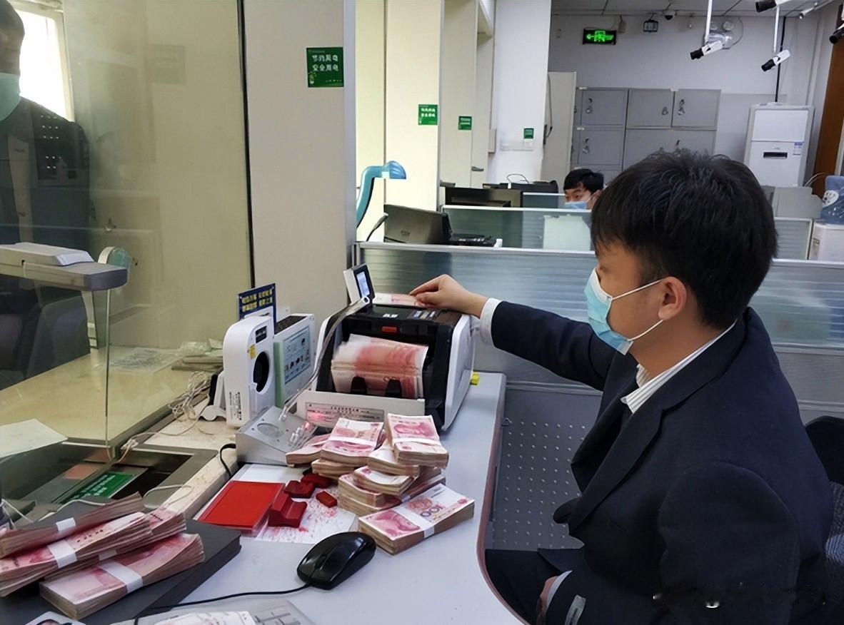 但如储户自身存在重大过错，比如主动泄露密码、验证码，出借银行卡，或轻信诈骗导致资