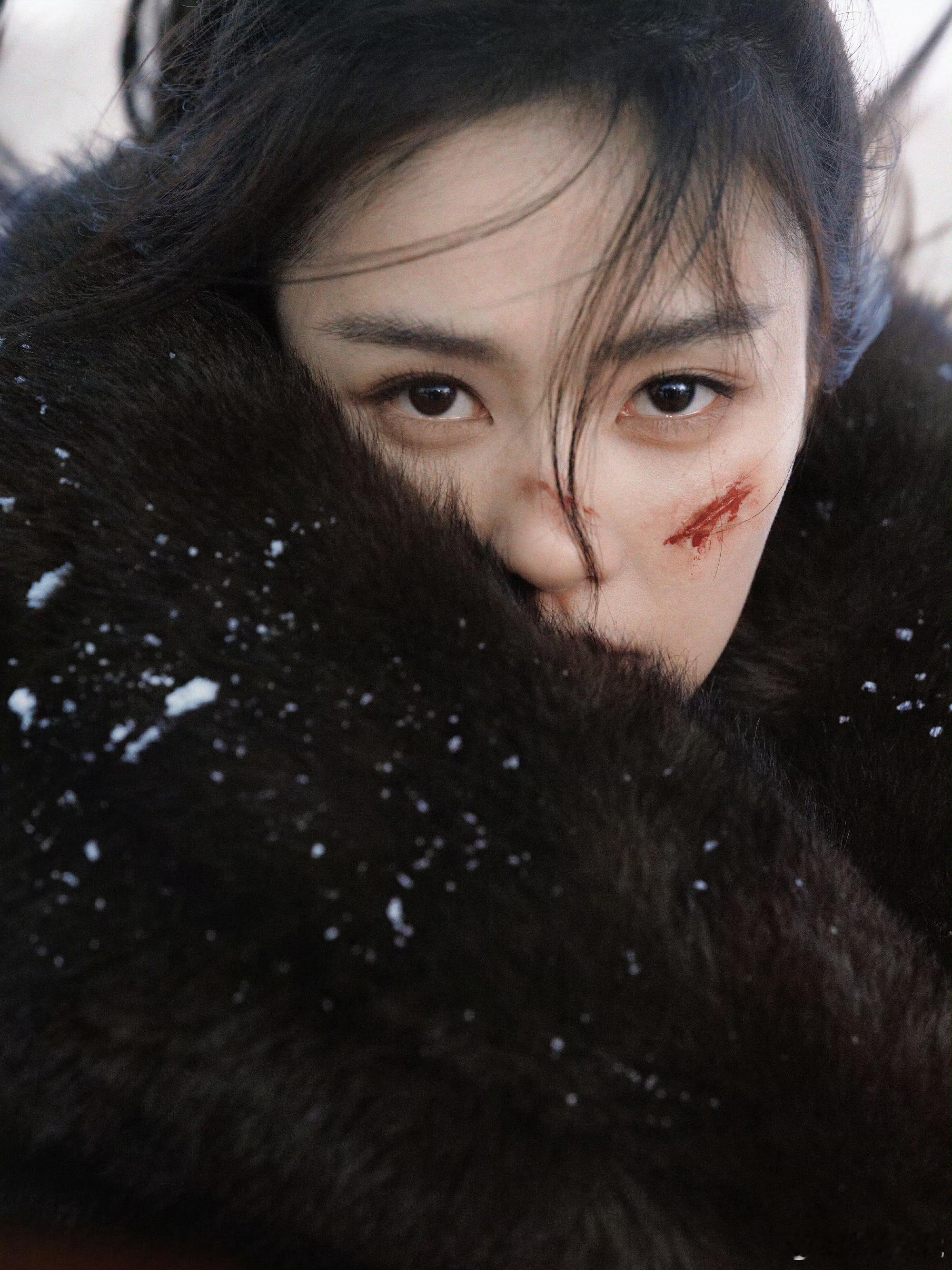 白鹿泪目神图“好有故事的一双眼睛”💧今晚继续和我们李佩仪破案🔍白鹿长文谈壁上