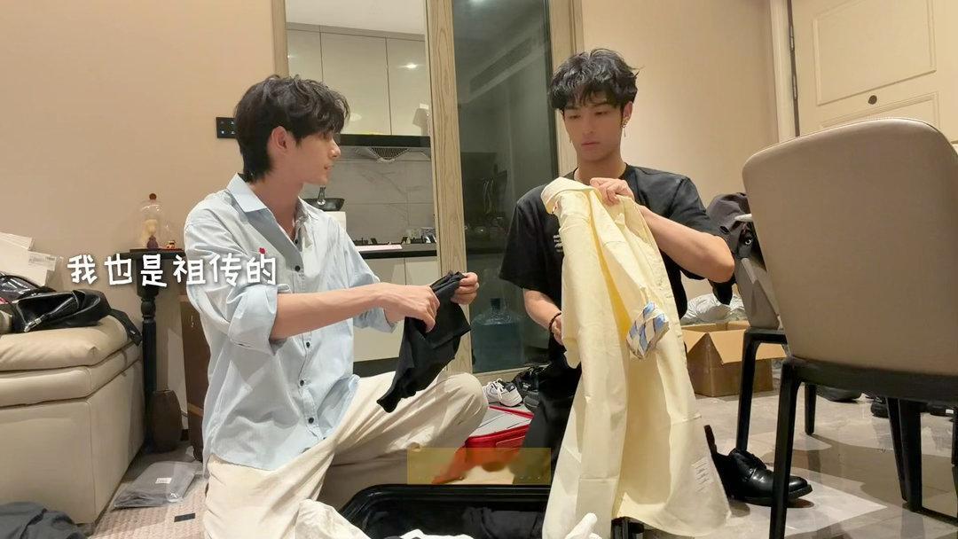 何昶希 怎么变成两个人去巴黎 时光跨越七年，何昶希再次启程巴黎时装周，和何衍朝一
