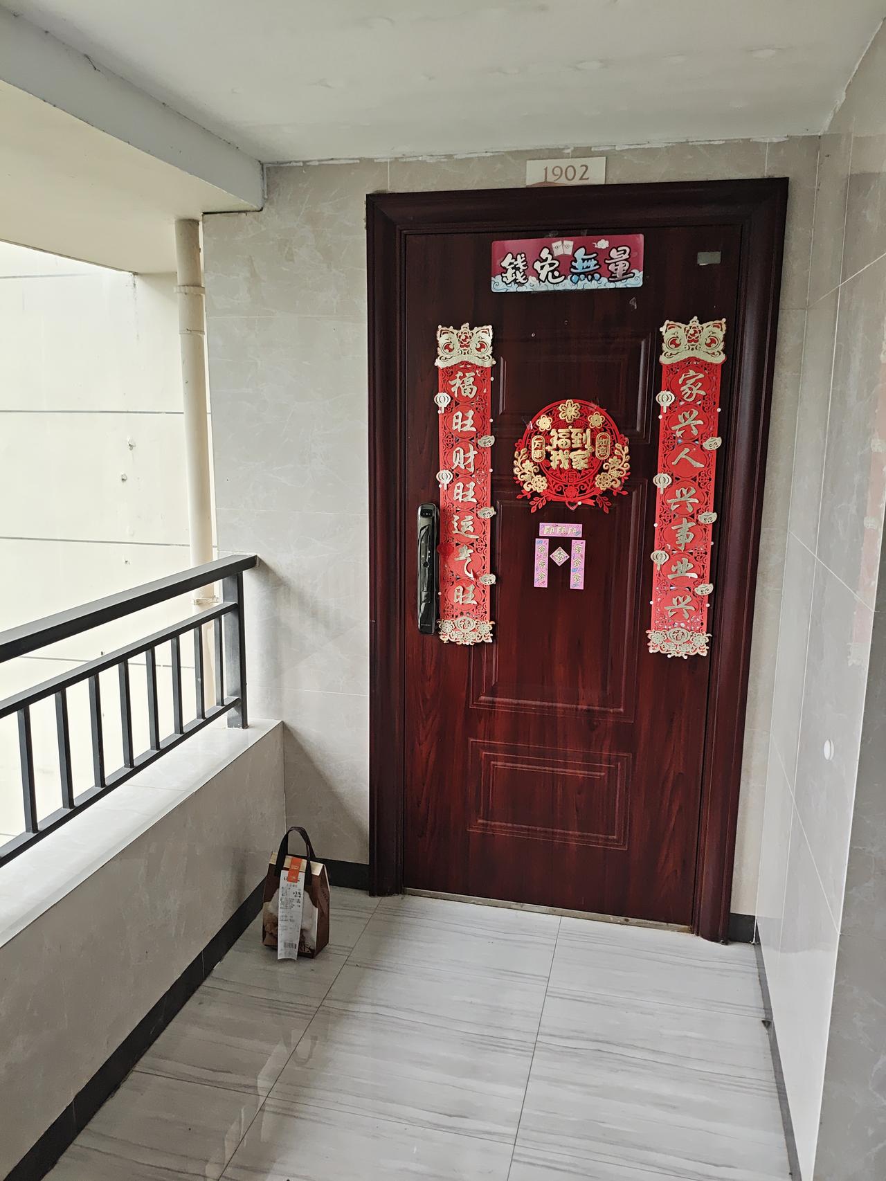 给自己一句话，你会说什么? 我会对自己说：“别再着急追赶别人的脚步啦！”
以前我