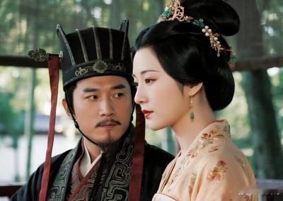 曹丕称帝三年，甄皇后拒不侍寝，他醉后怒冲昭阳殿，皇后却冷淡道：我在等袁熙的凶信传