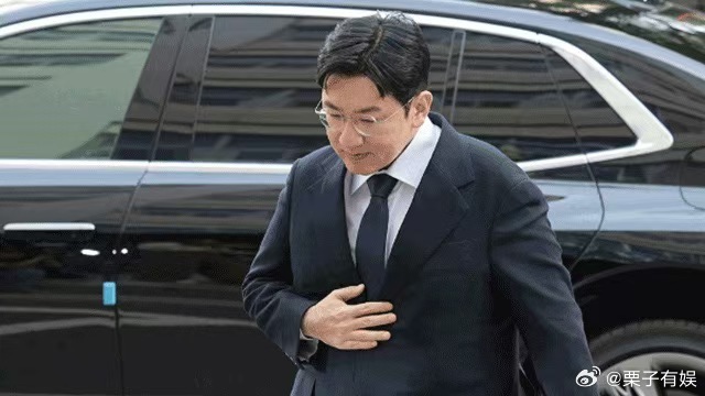 方时赫再被警方传唤方时赫涉嫌在HYBE上市中牟取1900亿韩元方时赫涉嫌在HYB