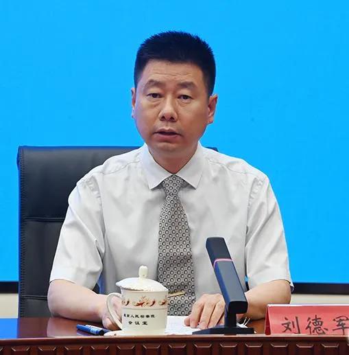说白了还是老美在撑腰，暗地里不断的拱火、刺激、骚扰，拉我们下水。一边地震求我们帮