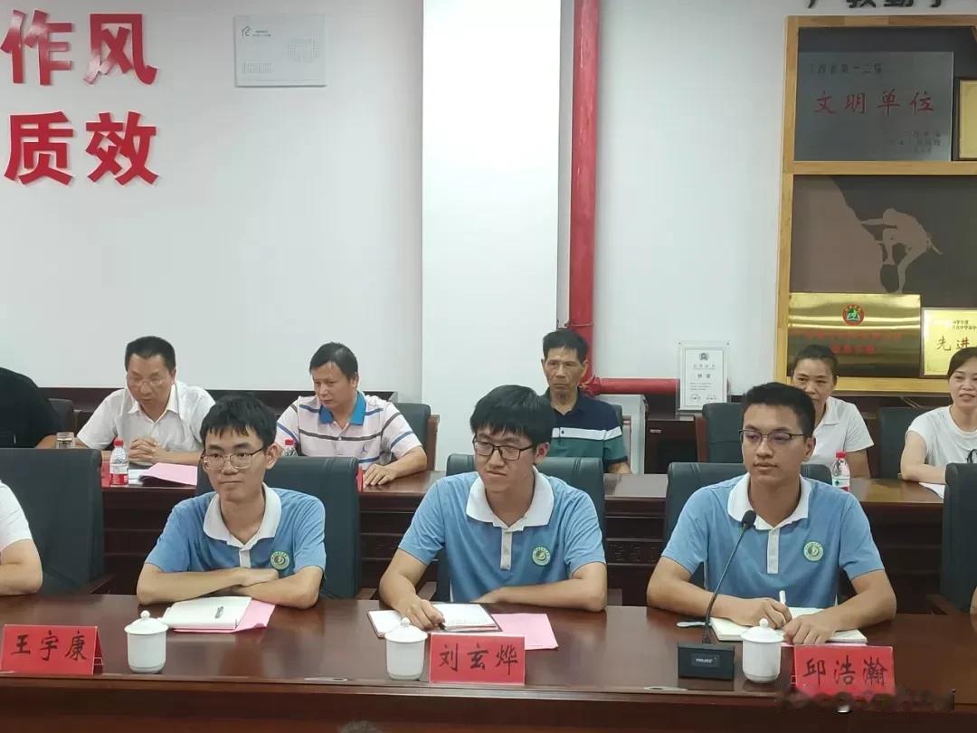 #宝藏兴趣攻略#信丰中学人才辈出，继2019年有三名同学录取清华大学，2024年
