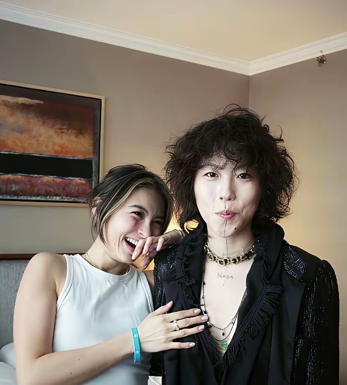 王菲和窦唯的女儿窦靖童 第一眼差点没认出来